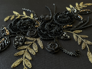 リュネビルクロシェ刺繍で作る黒い薔薇のブーケ・レッスン5のカリキュラム作品完成いたしました。